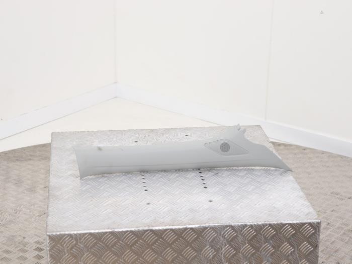 A-stijl Afdekkap links van een MG ZS EV 2020