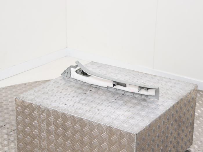 A-stijl Afdekkap links van een MG ZS EV 2020