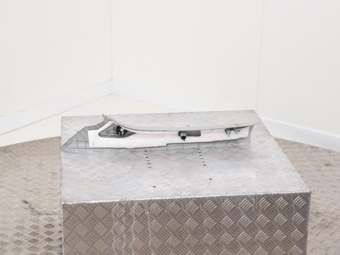 A-stijl Afdekkap links van een MG ZS EV 2020