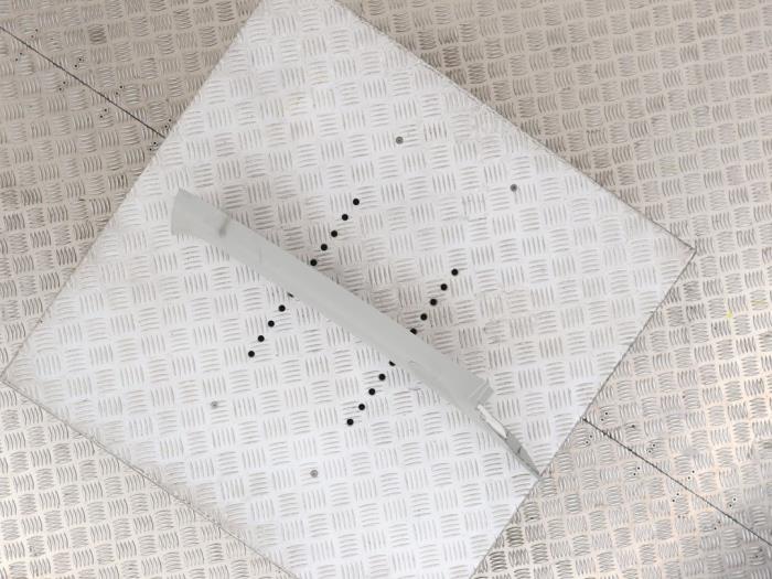 A-stijl Afdekkap links van een MG ZS EV 2020