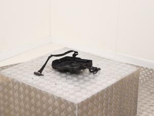 Gebruikte Accubak Opel Combo 1.6 CDTI 16V Prijs € 25,00 Margeregeling aangeboden door Automaterialen Ronald Morien B.V.