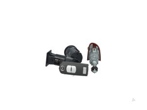 Gebruikte Slotenset Mazda 3 (BM/BN) 2.0 SkyActiv-G 120 16V Prijs € 95,00 Margeregeling aangeboden door Automaterialen Ronald Morien B.V.