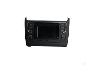 Gebruikte Radio CD Speler Volkswagen Polo V (6R) 1.2 TSI 16V BlueMotion Technology Prijs € 295,00 Margeregeling aangeboden door Automaterialen Ronald Morien B.V.