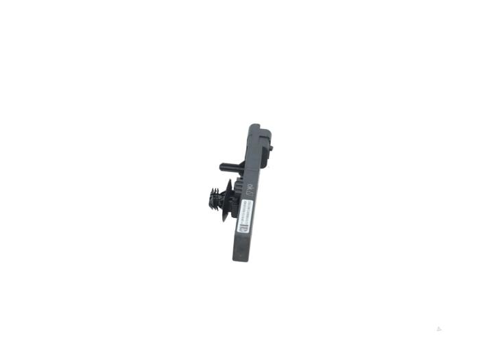 Gebruikte Antenne Peugeot 2008 (UD/UK/UR/US/UX) 1.2 VTi 12V PureTech 130 Prijs € 10,00 Margeregeling aangeboden door Automaterialen Ronald Morien B.V.