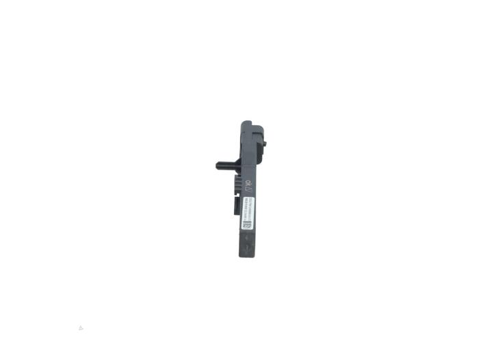 Gebruikte Antenne Peugeot 2008 (UD/UK/UR/US/UX) 1.2 VTi 12V PureTech 130 Prijs € 10,00 Margeregeling aangeboden door Automaterialen Ronald Morien B.V.