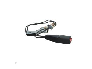Gebruikte Veiligheidsgordel Insteek links-voor Renault Clio II (BB/CB) 1.4 16V Prijs € 29,00 Margeregeling aangeboden door Automaterialen Ronald Morien B.V.