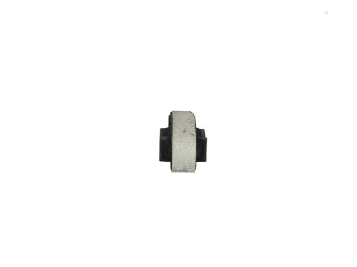 Gebruikte Versnellingsbak Steun Peugeot 2008 (CU) 1.2 Vti 12V PureTech 82 Prijs € 19,00 Margeregeling aangeboden door Automaterialen Ronald Morien B.V.