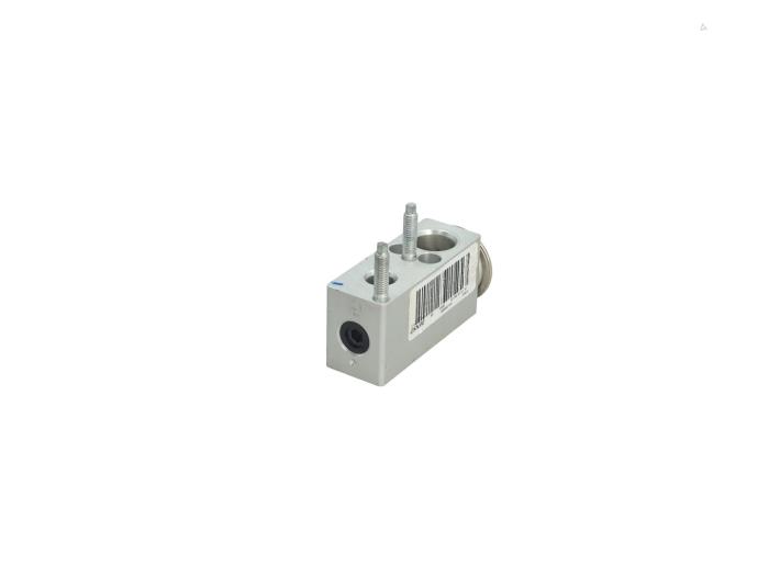 Gebruikte Expansieklep airco Peugeot 3008 II (M4/MC/MJ/MR) 1.2 12V e-THP PureTech 130 Prijs € 25,00 Margeregeling aangeboden door Automaterialen Ronald Morien B.V.