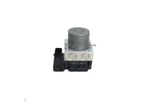 Gebruikte ABS Pomp Peugeot 3008 II (M4/MC/MJ/MR) 1.2 12V e-THP PureTech 130 Prijs € 79,00 Margeregeling aangeboden door Automaterialen Ronald Morien B.V.