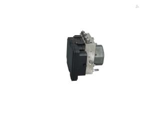 Gebruikte ABS Pomp Renault Captur (2R) 1.3 TCE 150 16V Prijs € 49,00 Margeregeling aangeboden door Automaterialen Ronald Morien B.V.