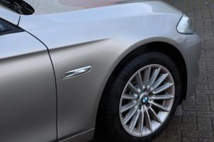 Gebruikte Voorscherm rechts BMW 5 serie (F10) 523i 24V Prijs € 149,00 Margeregeling aangeboden door Automaterialen Ronald Morien B.V.