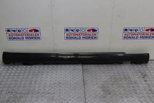 Gebruikte Sideskirt rechts Mercedes C (W205) C-160 1.6 16V Prijs € 99,00 Margeregeling aangeboden door Automaterialen Ronald Morien B.V.