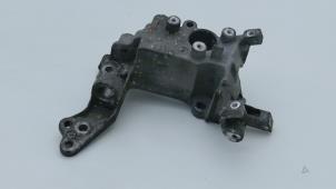 Gebruikte Dynamosteun boven Peugeot 308 (L3/L8/LB/LH/LP) 1.6 BlueHDi 120 Prijs € 25,00 Margeregeling aangeboden door Automaterialen Ronald Morien B.V.