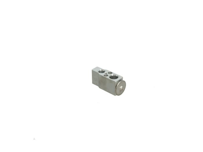 Gebruikte Expansieklep airco BMW 5 serie (F10) 523i 24V Prijs € 29,00 Margeregeling aangeboden door Automaterialen Ronald Morien B.V.