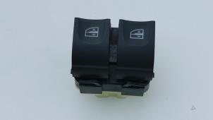 Gebruikte Combischakelaar ramen Renault Clio IV Estate/Grandtour (7R) 0.9 Energy TCE 90 12V Prijs € 25,00 Margeregeling aangeboden door Automaterialen Ronald Morien B.V.