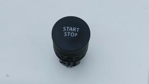 Gebruikte Start/Stop schakelaar Renault Clio IV Estate/Grandtour (7R) 0.9 Energy TCE 90 12V Prijs € 9,95 Margeregeling aangeboden door Automaterialen Ronald Morien B.V.