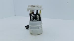 Gebruikte Benzinepomp Renault Clio IV Estate/Grandtour (7R) 0.9 Energy TCE 90 12V Prijs € 49,00 Margeregeling aangeboden door Automaterialen Ronald Morien B.V.