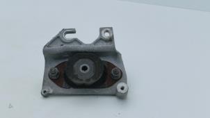 Gebruikte Motorsteun Renault Clio IV Estate/Grandtour (7R) 0.9 Energy TCE 90 12V Prijs € 25,00 Margeregeling aangeboden door Automaterialen Ronald Morien B.V.