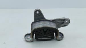 Gebruikte Versnellingsbak Steun Volkswagen Transporter T6 2.0 TDI 150 4Motion Prijs € 25,00 Inclusief btw aangeboden door Automaterialen Ronald Morien B.V.