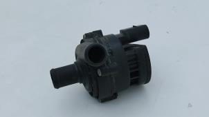 Gebruikte Extra waterpomp Mercedes A-Klasse AMG (W176) 2.0 A-45 AMG Turbo 16V 4-Matic Prijs € 19,00 Margeregeling aangeboden door Automaterialen Ronald Morien B.V.