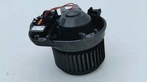 Gebruikte Chaufage Ventilatiemotor Mercedes A-Klasse AMG (W176) 2.0 A-45 AMG Turbo 16V 4-Matic Prijs € 95,00 Margeregeling aangeboden door Automaterialen Ronald Morien B.V.