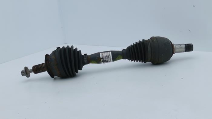 Aandrijfas links-voor van een Mercedes-AMG A-Klasse AMG (W176) 2.0 A-45 AMG Turbo 16V 4-Matic 2015