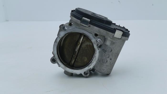 Gasklephuis van een Mercedes-AMG A-Klasse AMG (W176) 2.0 A-45 AMG Turbo 16V 4-Matic 2015