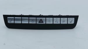 Gebruikte Paniekverlichtings Schakelaar Mercedes CLA Shooting Brake AMG (117.9) 2.0 CLA-45 AMG Turbo 16V Prijs € 65,00 Margeregeling aangeboden door Automaterialen Ronald Morien B.V.