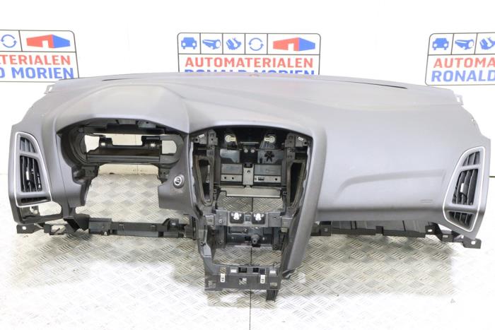 Gebruikte Dashboard Ford Focus 3 Wagon 1.6 SCTi 16V Prijs € 150,00 Margeregeling aangeboden door Automaterialen Ronald Morien B.V.