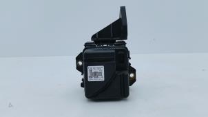 Gebruikte Luidspreker Renault Clio V (RJAB) 1.6 E-Tech 145 16V Prijs € 125,00 Margeregeling aangeboden door Automaterialen Ronald Morien B.V.