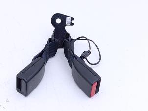 Gebruikte Veiligheidsgordel Insteek links-achter Opel Crossland X/Crossland 1.2 12V LPG Prijs € 29,00 Margeregeling aangeboden door Automaterialen Ronald Morien B.V.