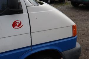 Gebruikte Voorscherm rechts Volkswagen Transporter/Caravelle T4 2.4 D Prijs € 45,00 Margeregeling aangeboden door Automaterialen Ronald Morien B.V.