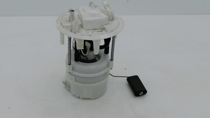 Gebruikte Benzinepomp Opel Corsa F (UB/UH/UP) 1.2 12V 75 Prijs € 95,00 Margeregeling aangeboden door Automaterialen Ronald Morien B.V.