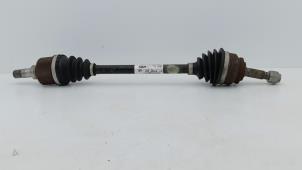Gebruikte Aandrijfas links-voor Opel Corsa F (UB/UH/UP) 1.2 12V 75 Prijs € 149,00 Margeregeling aangeboden door Automaterialen Ronald Morien B.V.