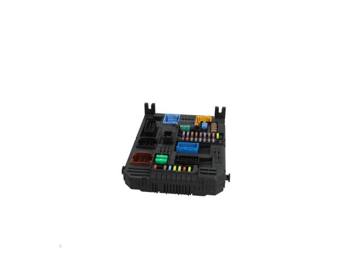 Gebruikte Computer Body Control Opel Corsa F (UB/UH/UP) 1.2 12V 75 Prijs € 125,00 Margeregeling aangeboden door Automaterialen Ronald Morien B.V.