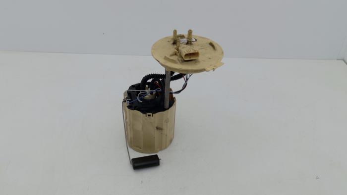 Gebruikte Tank element Pomp Opel Astra J Sports Tourer (PD8/PE8/PF8) 1.7 CDTi 16V Prijs € 75,00 Margeregeling aangeboden door Automaterialen Ronald Morien B.V.