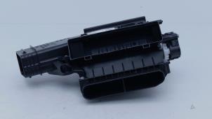 Gebruikte Kachelklep Motor Porsche Panamera (971G) 3.0 V6 24V 4 Prijs € 145,00 Margeregeling aangeboden door Automaterialen Ronald Morien B.V.