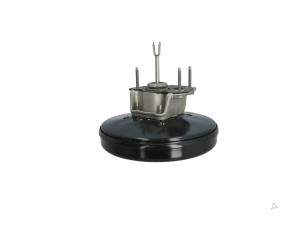 Gebruikte Rembekrachtiger Renault Grand Scénic IV (RFAR) 1.3 TCE 140 16V Prijs € 75,00 Margeregeling aangeboden door Automaterialen Ronald Morien B.V.