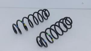 Gebruikte Schroefveer achter Opel Mokka Mokka-e, Electric 50 kWh Prijs € 75,00 Margeregeling aangeboden door Automaterialen Ronald Morien B.V.