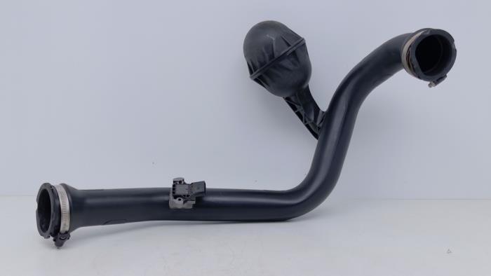 Gebruikte Intercooler Buis Audi A4 Quattro (B9) 2.0 TFSI 16V Prijs € 78,65 Inclusief btw aangeboden door Automaterialen Ronald Morien B.V.