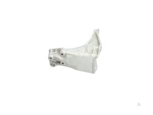 Gebruikte Versnellingsbak Steun Volkswagen Golf III (1H1) 2.8 VR6 Prijs € 75,00 Margeregeling aangeboden door Automaterialen Ronald Morien B.V.