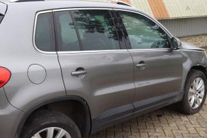 Gebruikte Portier 4Deurs rechts-achter Volkswagen Tiguan (5N1/2) 2.0 TDI 16V 4Motion Prijs € 325,00 Margeregeling aangeboden door Automaterialen Ronald Morien B.V.