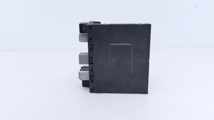 Computer Body Control van een Volkswagen Caddy III (2KA,2KH,2CA,2CH) 2.0 SDI 2009