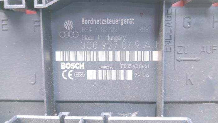 Computer Body Control van een Volkswagen Caddy III (2KA,2KH,2CA,2CH) 2.0 SDI 2009