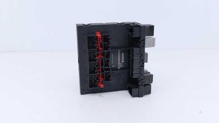 Computer Body Control van een Volkswagen Caddy III (2KA,2KH,2CA,2CH) 2.0 SDI 2009