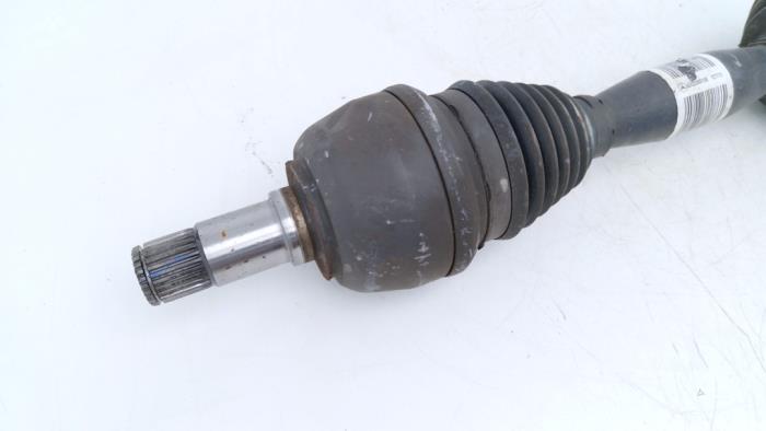 Aandrijfas links-voor van een Mercedes-AMG CLA AMG (117.3) 2.0 CLA-45 AMG Turbo 16V 2013