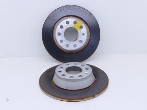 Gebruikte Remschijf achter Volkswagen Tiguan (5N1/2) 2.0 TDI 16V 4Motion Prijs € 75,00 Inclusief btw aangeboden door Automaterialen Ronald Morien B.V.