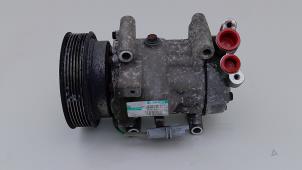 Gebruikte Pomp Airco Renault Twingo II (CN) 1.2 16V Prijs € 49,00 Margeregeling aangeboden door Automaterialen Ronald Morien B.V.