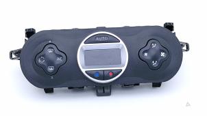 Gebruikte Bedieningspaneel Airco Renault Twingo II (CN) 1.2 16V Prijs € 49,00 Margeregeling aangeboden door Automaterialen Ronald Morien B.V.