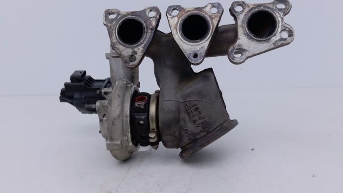 Turbo van een BMW M4 (F83) 3.0 24V TwinPower Turbo 2016